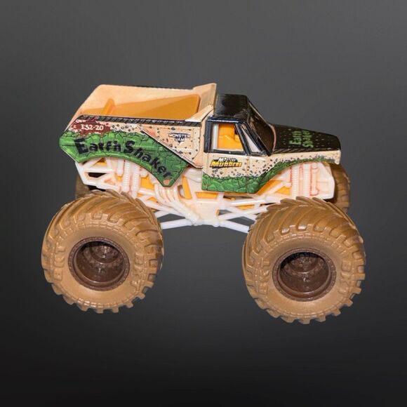 Spin Master Monster Jam Official Earth Shaker Monster Truck Series 4 1:64 A28 - Picture 4 of 8